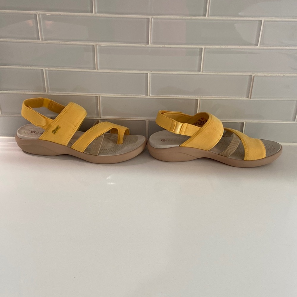 BZEES carnival lemon sandals. GREAT Condition. Worn twice, machine washable  l